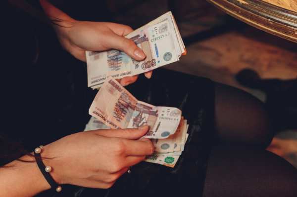 Сколько реально нужно зарабатывать, чтобы банк одобрил ипотеку и не остался с долгами?